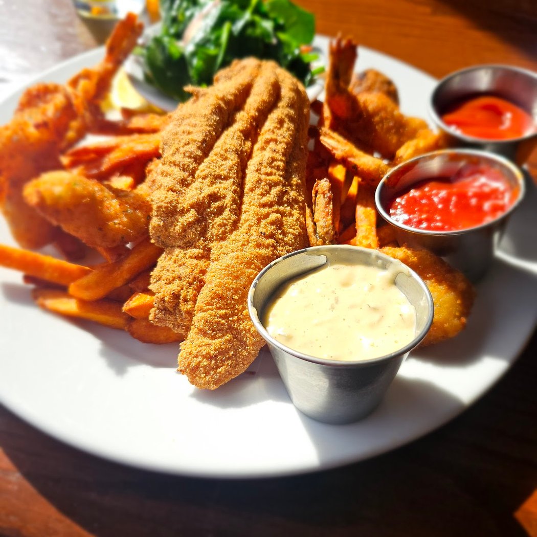 Athens Boathouse Bar and Grill 1